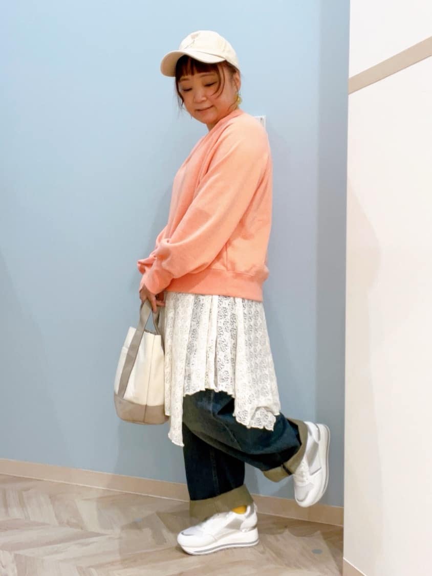 kitaさんの「SHOO･LA･RUE｜MIX調 シンプルラグランスウェット」を使ったコーディネート