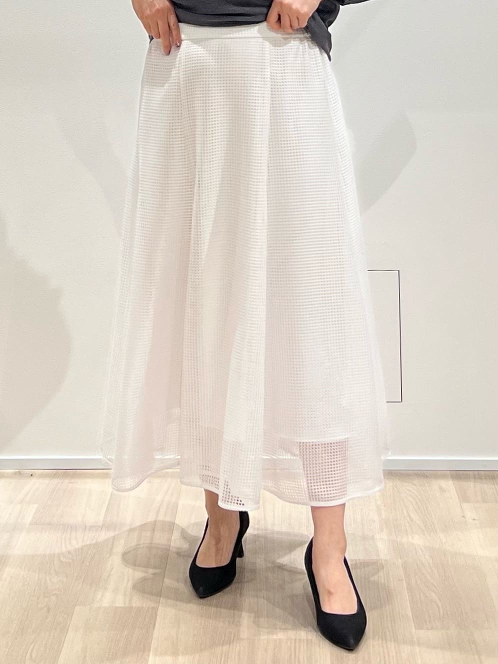 TOMOMIさんの「UNTITLED｜【8色展開/程よい透け感】ドライタッチボートネックニット」を使ったコーディネート