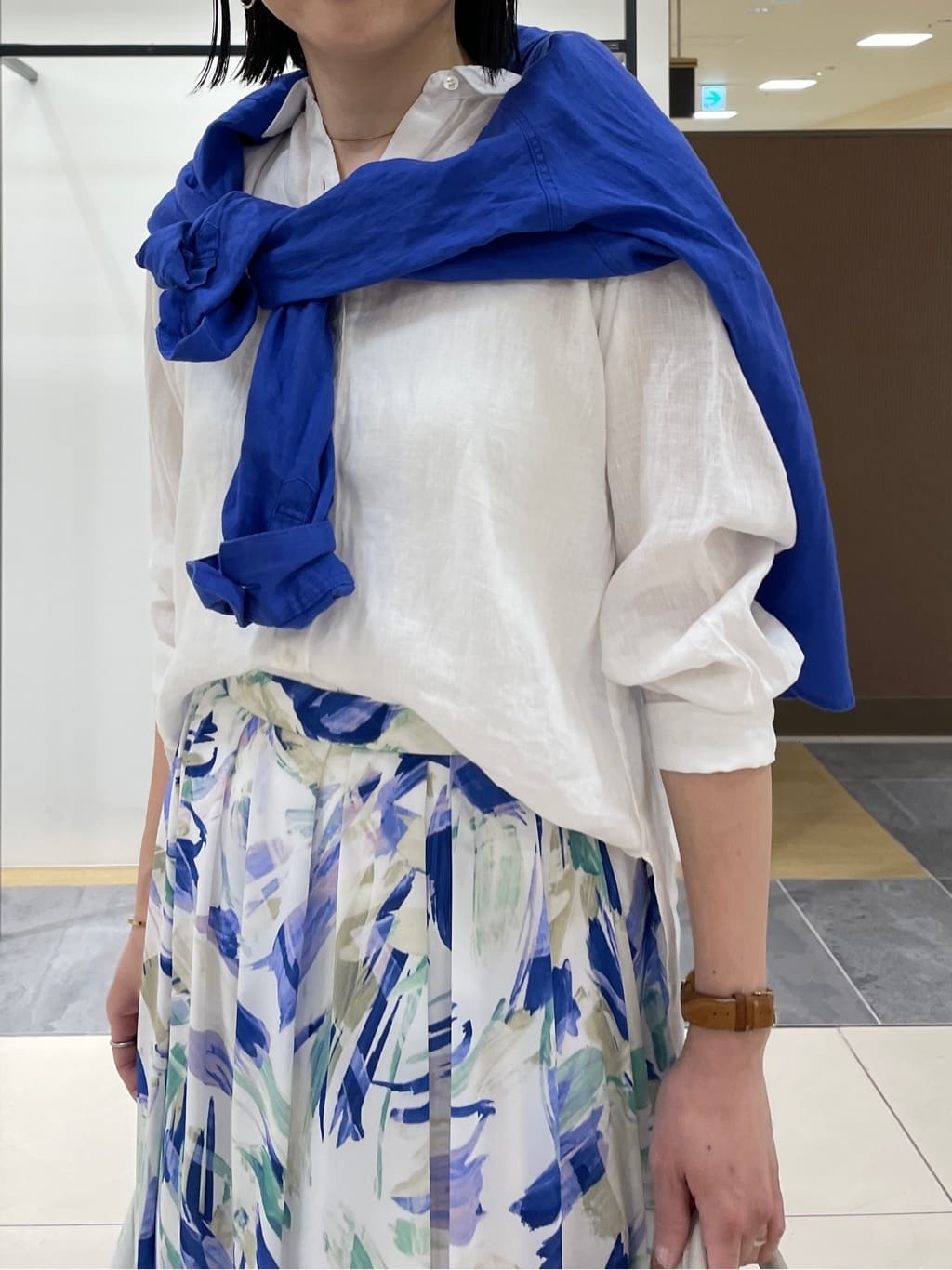 shihoさんの「INDIVI｜【接触冷感／2WAY】カシュクールリネンシャツ」を使ったコーディネート