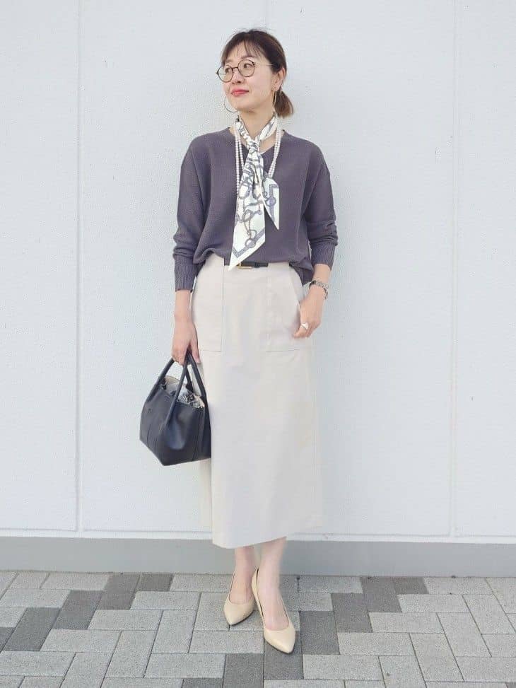 MUTSUKOさんの「UNTITLED｜【7色展開/洗える/程よい透け感】ドライタッチVネックニット」を使ったコーディネート