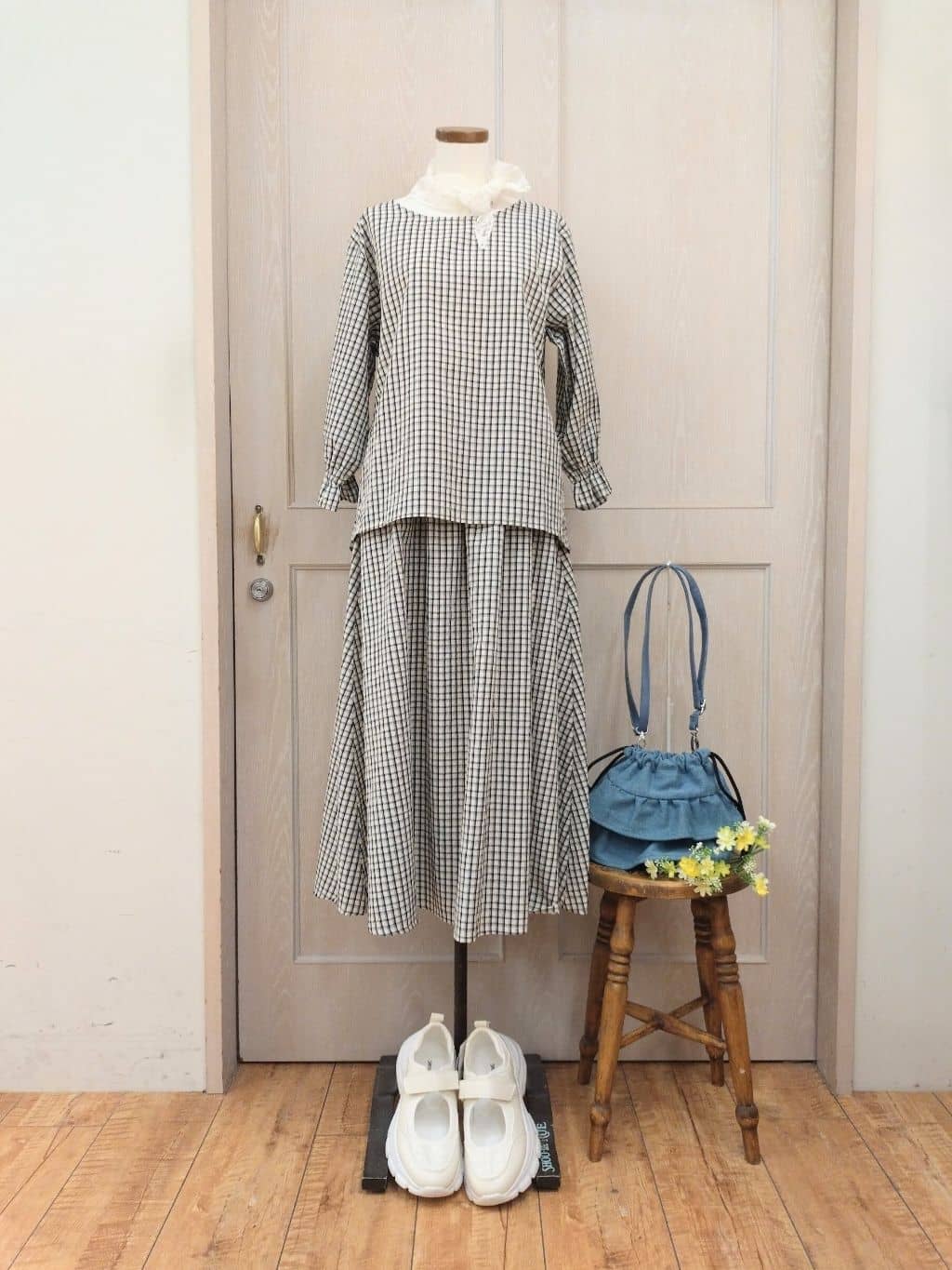 asaさんの「SHOO･LA･RUE｜【セットアップ可/洗濯機可】上品チェックが好印象 ゆるさら6分袖ブラウス」を使ったコーディネート