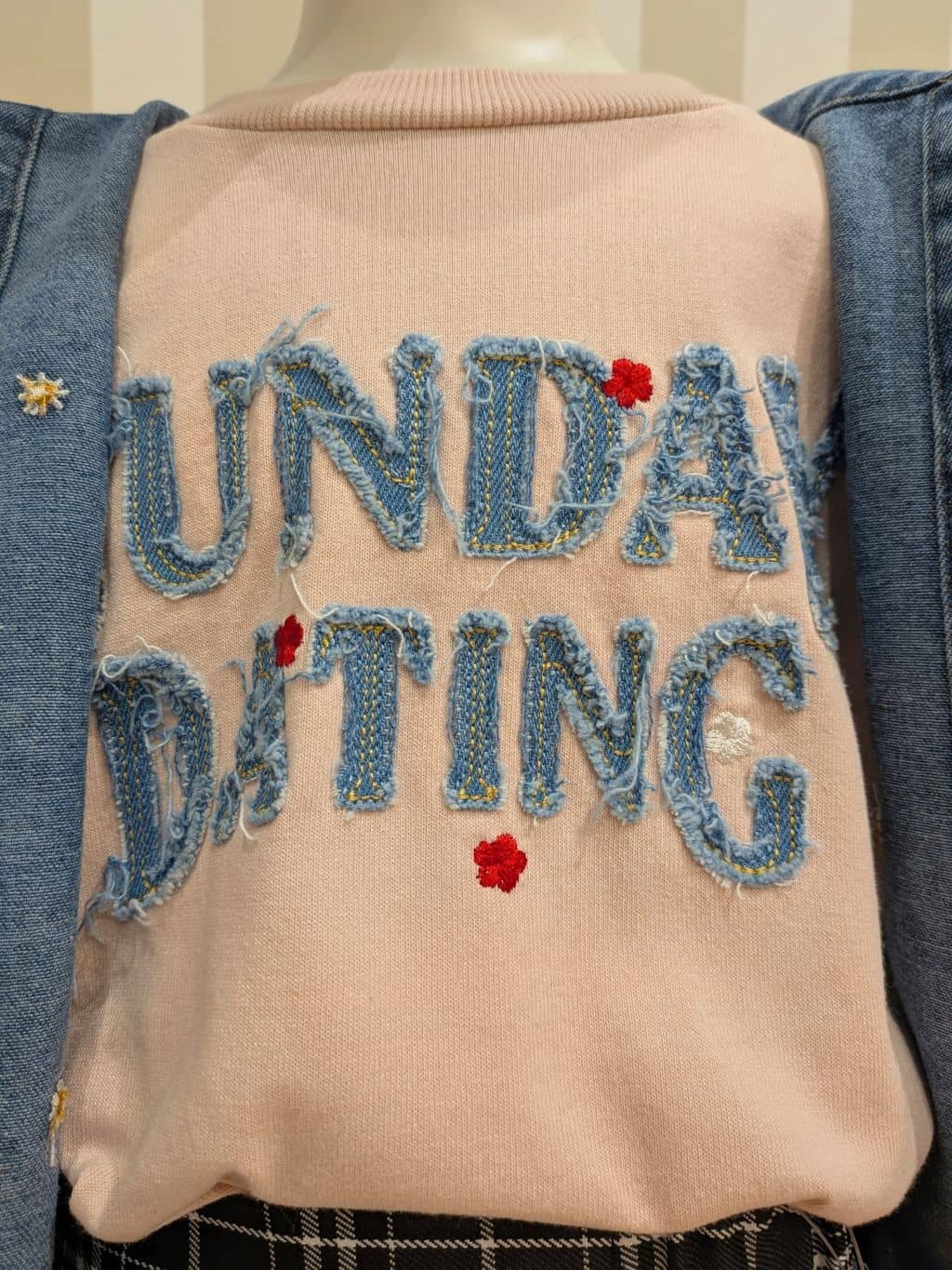 naoさんの「SHOO･LA･RUE｜【100-150cm】フラワー刺繍デニムシャツ」を使ったコーディネート
