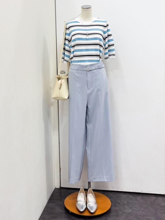 yukariさんの「grove｜【貴島明日香さん着用】お仕事も普段も。今どきワークシャツブラウス」を使ったコーディネート