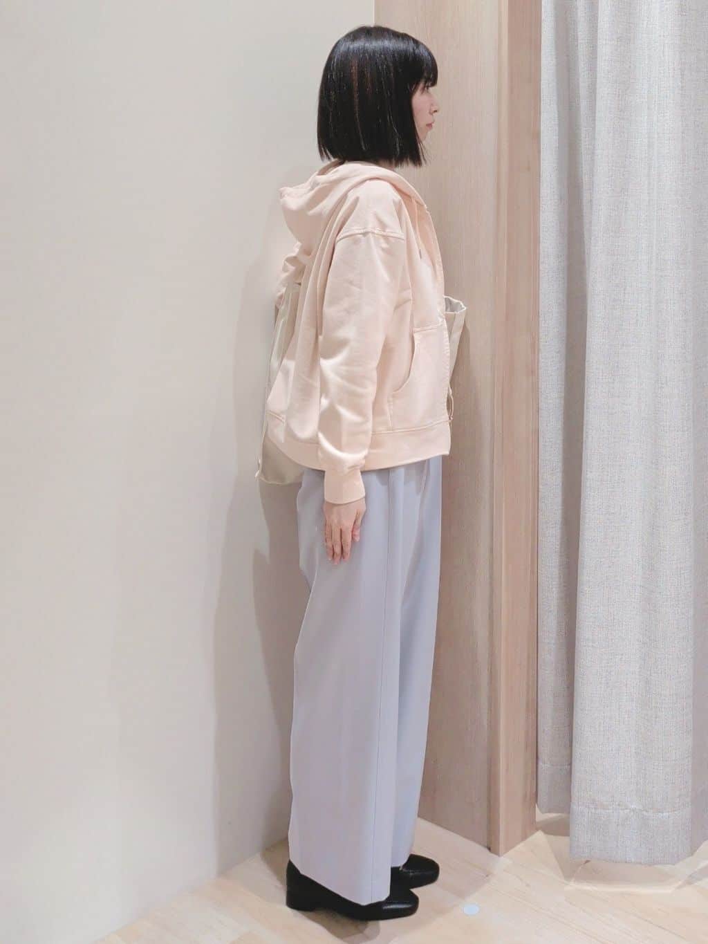 Yuiさんの「grove｜【シリーズ累計36万枚/UVカット・ひんやり・洗濯機OK】やわらかドライタッチ 五分袖クルーネックニ」を使ったコーディネート