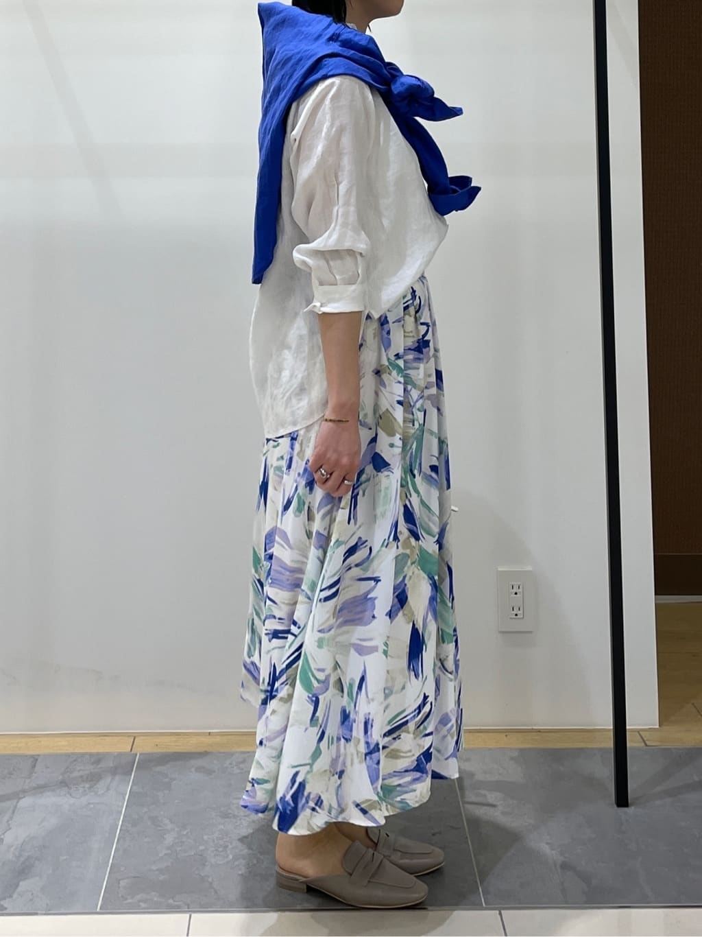 shihoさんの「INDIVI｜【接触冷感／2WAY】カシュクールリネンシャツ」を使ったコーディネート
