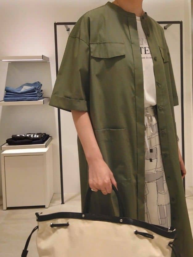 まちこさんの「UNTITLED｜◆【洗える/前開きボタン】シャンブレーシャツワンピース」を使ったコーディネート