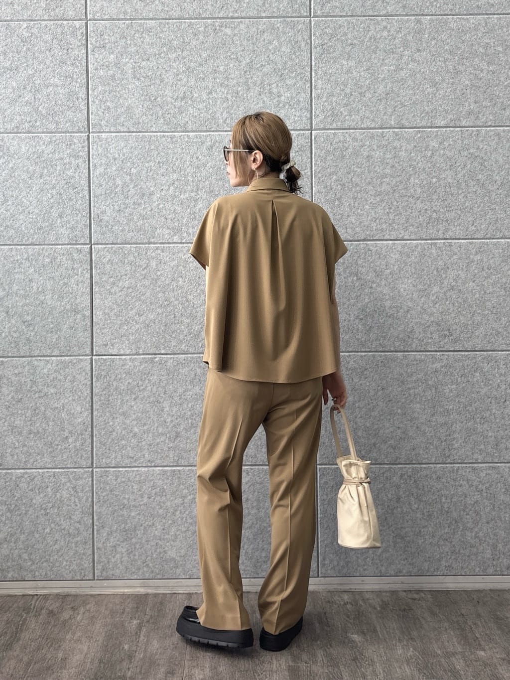 kotakiさんの「INDIVI｜Comfy SET UP｜ストレートフレアパンツ【セットアップ対応／通勤／カセット服／接触冷感／UV」を使ったコーディネート