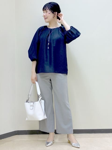  beni_gingerさんの「Reflect｜【接触冷感】ボリュームスリーブサテンジャカードブラウス」を使ったコーディネート