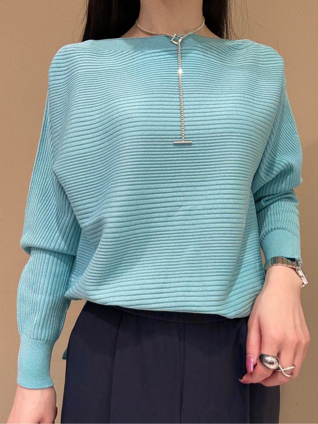 KEIKOさんの「INDIVI｜【洗える／キレイ色】体型カバー無縫製ニット」を使ったコーディネート