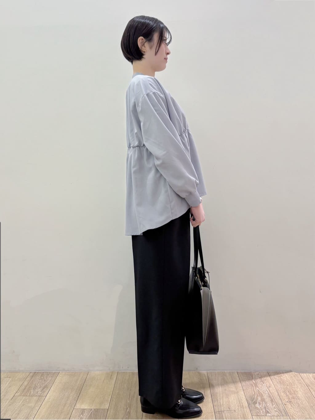 RINさんの「OPAQUE.CLIP｜ブラウス風Vネックカーディガン【洗濯機OK】」を使ったコーディネート