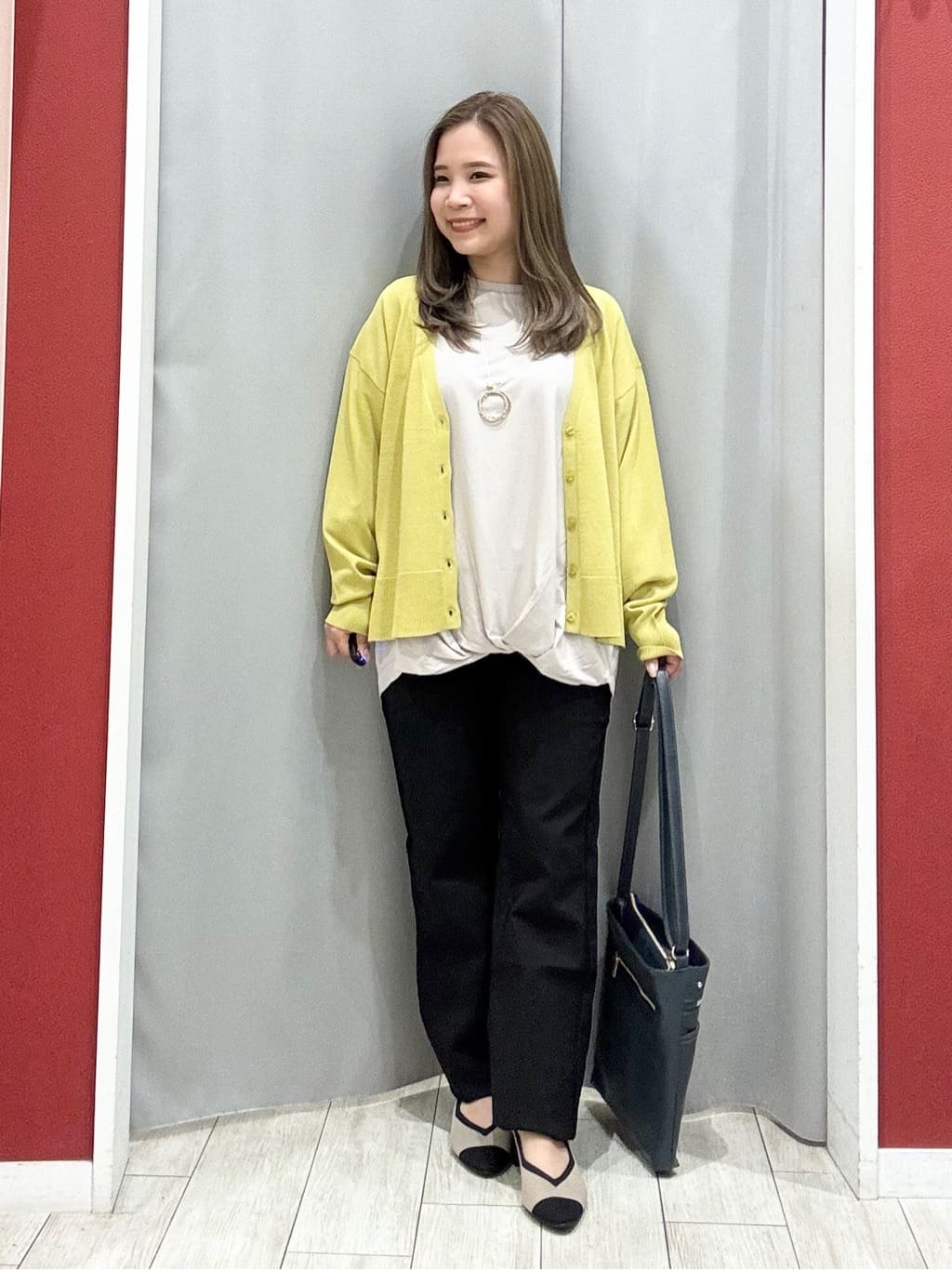 shioさんの「SHOO･LA･RUE｜【UV/体型カバー】とろみフロントタック7分袖ゆるトップス」を使ったコーディネート
