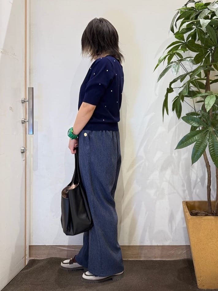 misakiさんの「SHOO･LA･RUE｜【S-LL/二の腕カバー】品よく隠せる ドット刺繍5分袖ニット」を使ったコーディネート