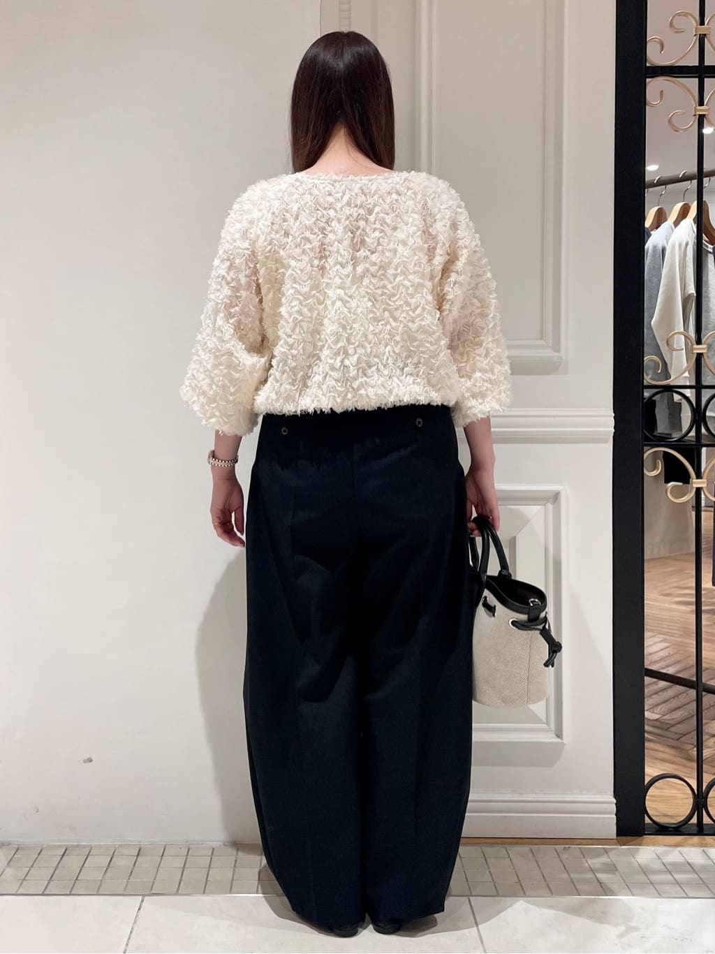 minowaさんの「DRESSTERIOR｜provoke（プロヴォーク）【別注】 フワラーモチーフブラウス」を使ったコーディネート