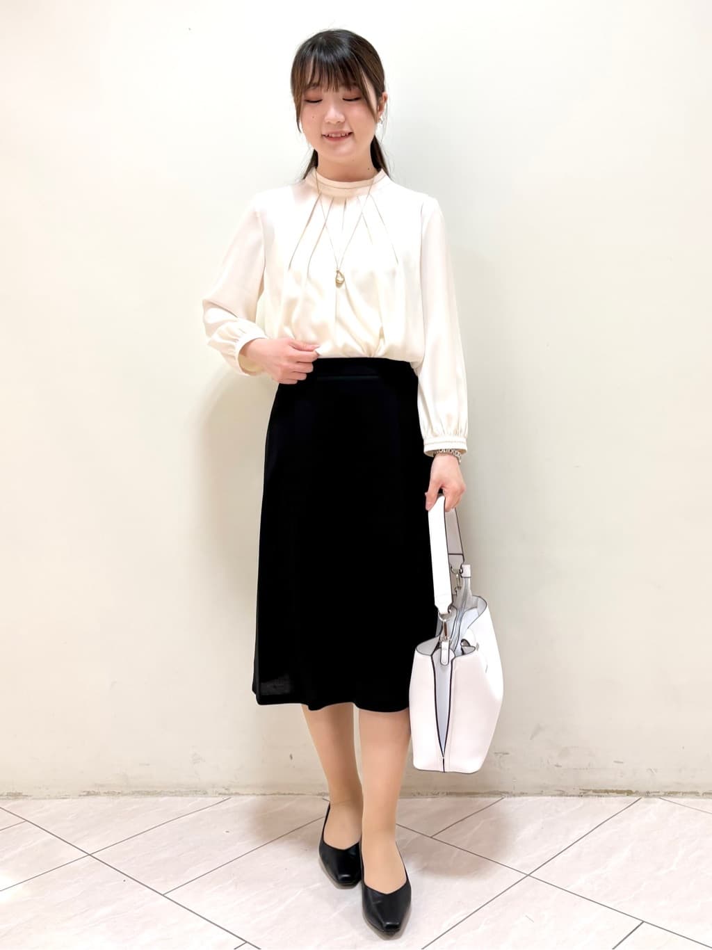 mikiさんの「Reflect｜タックスタンドカラーブラウス」を使ったコーディネート