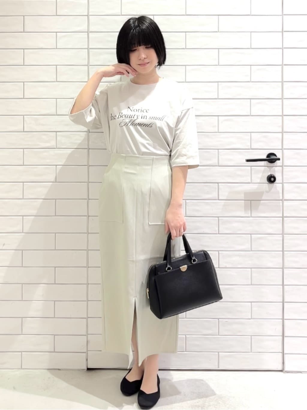 しおりさんの「OPAQUE.CLIP｜リラクシーロゴプリントTシャツ【洗濯機OK】」を使ったコーディネート