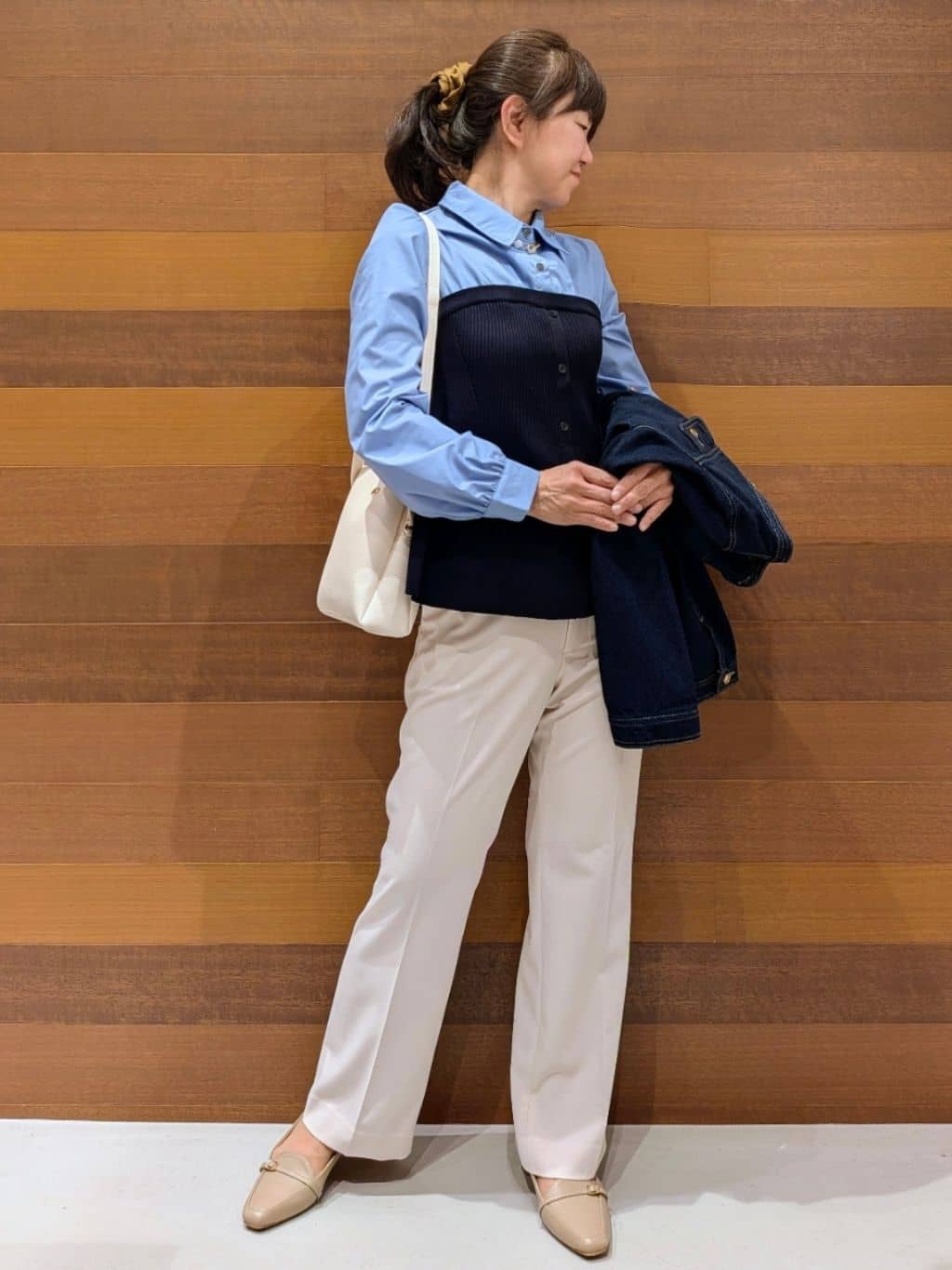 momoさんの「OPAQUE.CLIP｜ミニマルノーカラーデニムジャケット【洗濯機OK】」を使ったコーディネート