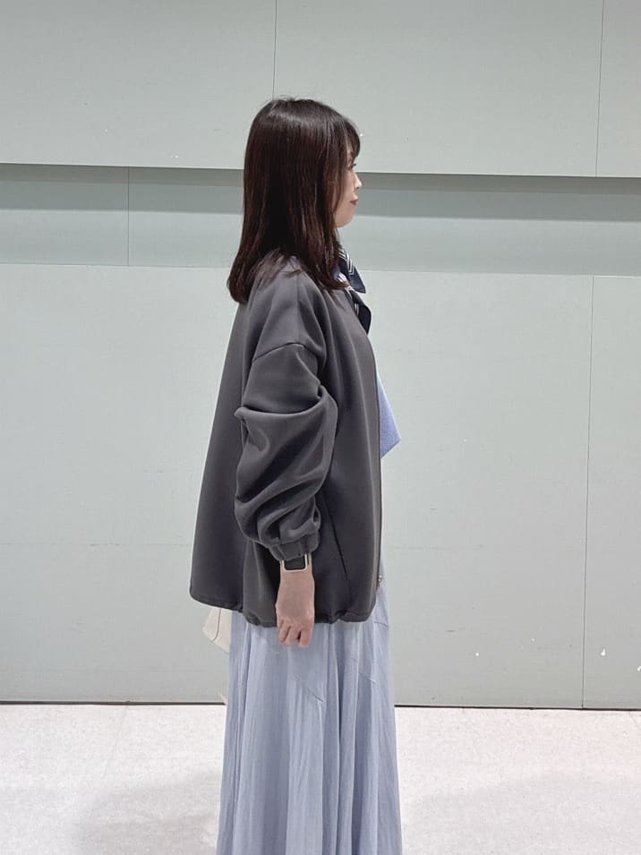 makiさんの「UNTITLED｜【7色展開/洗える/程よい透け感】ドライタッチVネックニット」を使ったコーディネート