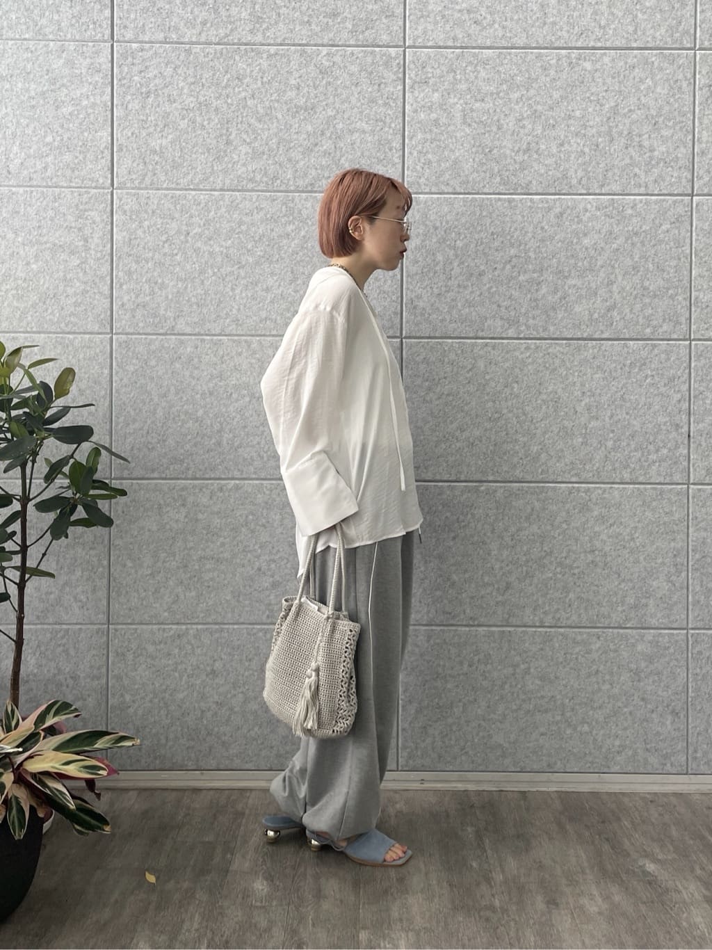 mikuさんの「INDIVI｜【一部店舗限定】シアーフードオーバーシャツ」を使ったコーディネート
