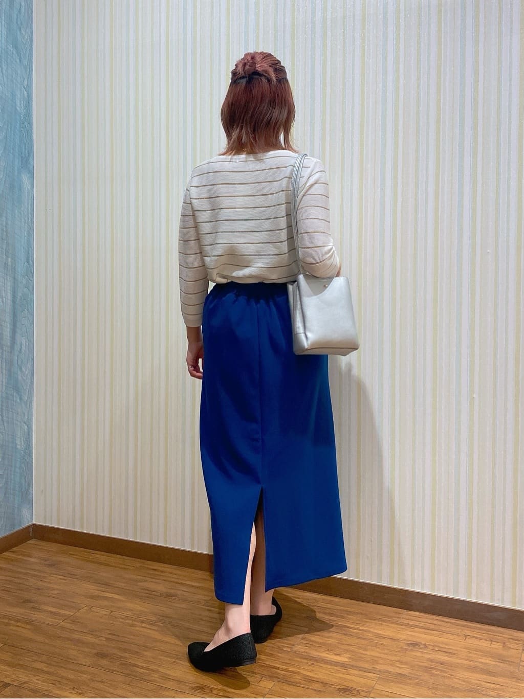 ayaさんの「SHOO･LA･RUE｜【高レビュー/洗濯機可/S-LL】さらっと着られる 8分袖Ⅴネックニット」を使ったコーディネート