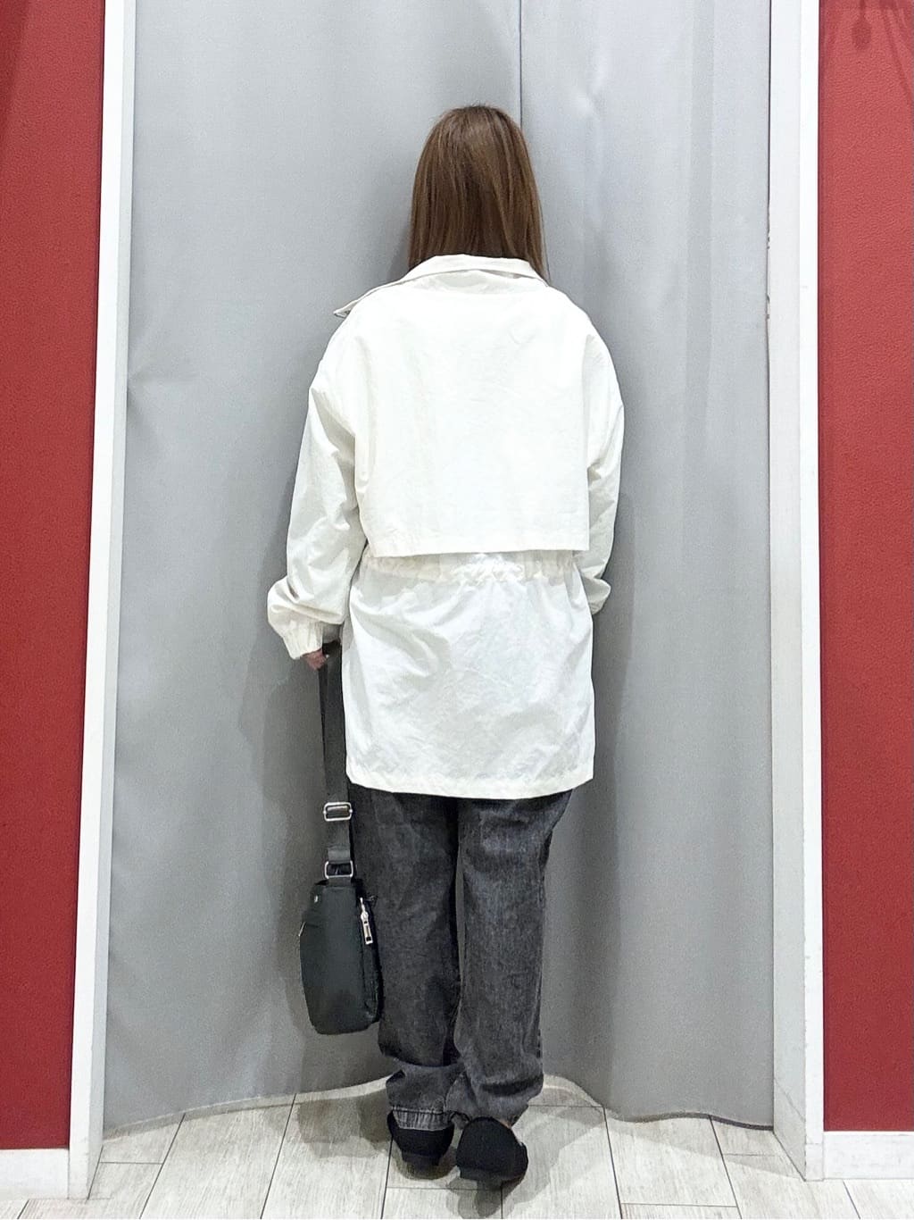 shioさんの「SHOO･LA･RUE｜【洗濯機可/7分袖】インせず着られる 透かし編み柄が上品な レース切替シャツ」を使ったコーディネート