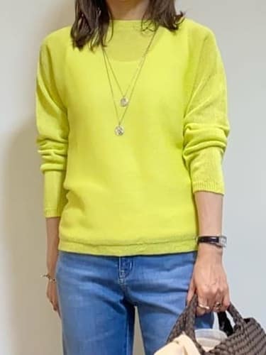tomoさんの「UNTITLED｜【8色展開/程よい透け感】ドライタッチボートネックニット」を使ったコーディネート