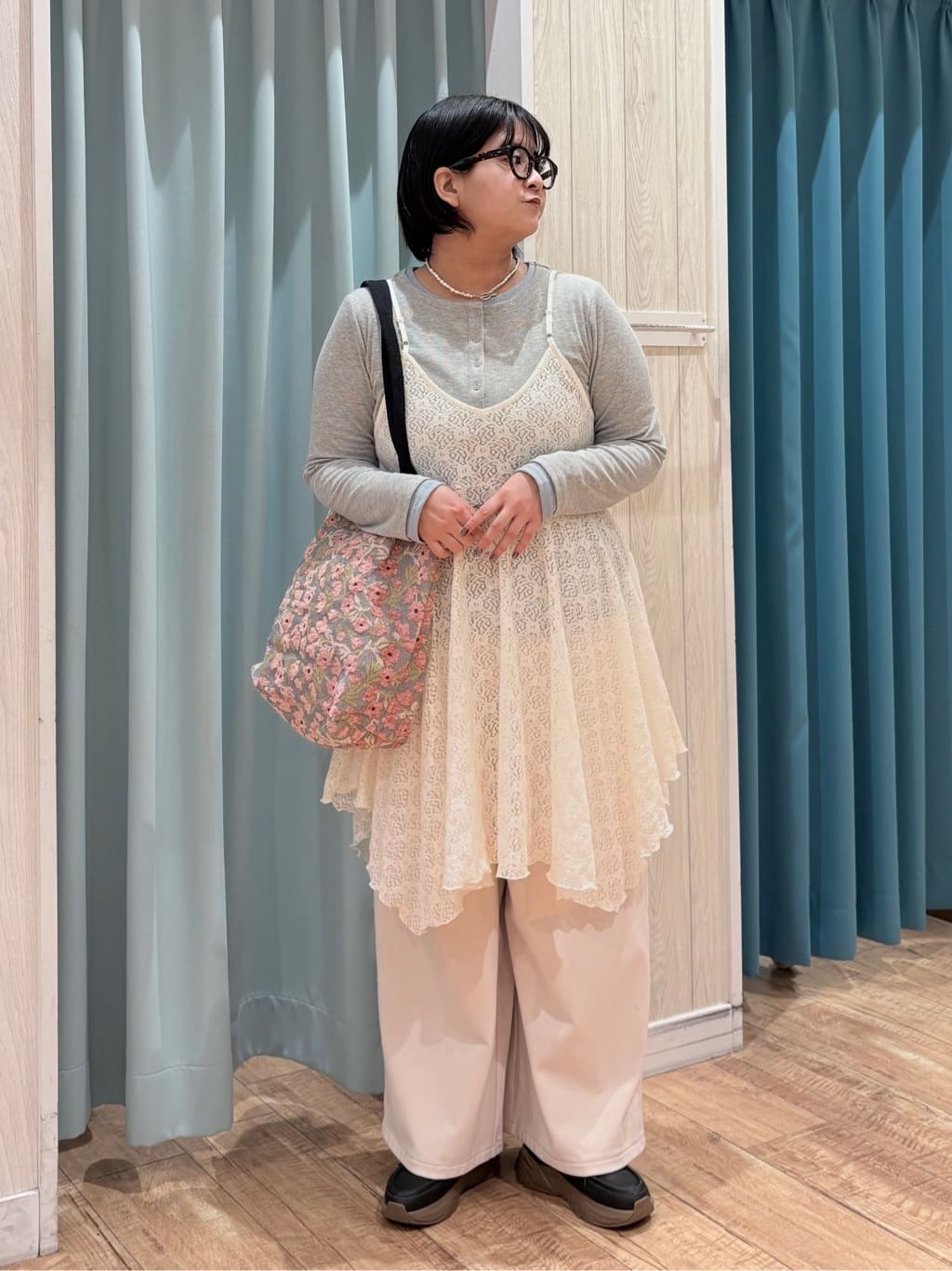 砂糖さんの「SHOO･LA･RUE｜【前後2WAYネック】レイヤードスタイルにおすすめ レースキャミチュニック」を使ったコーディネート