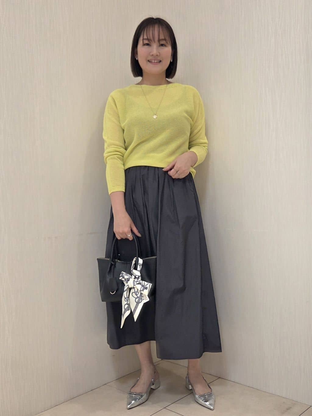 naokoさんの「UNTITLED｜【8色展開/程よい透け感】ドライタッチボートネックニット」を使ったコーディネート