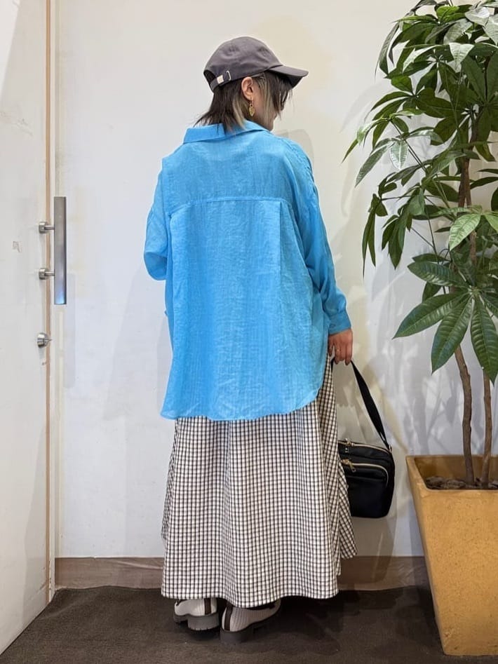 misakiさんの「SHOO･LA･RUE｜【体型カバー】ふんわり質感 やわらかこなれシアーシャツ」を使ったコーディネート
