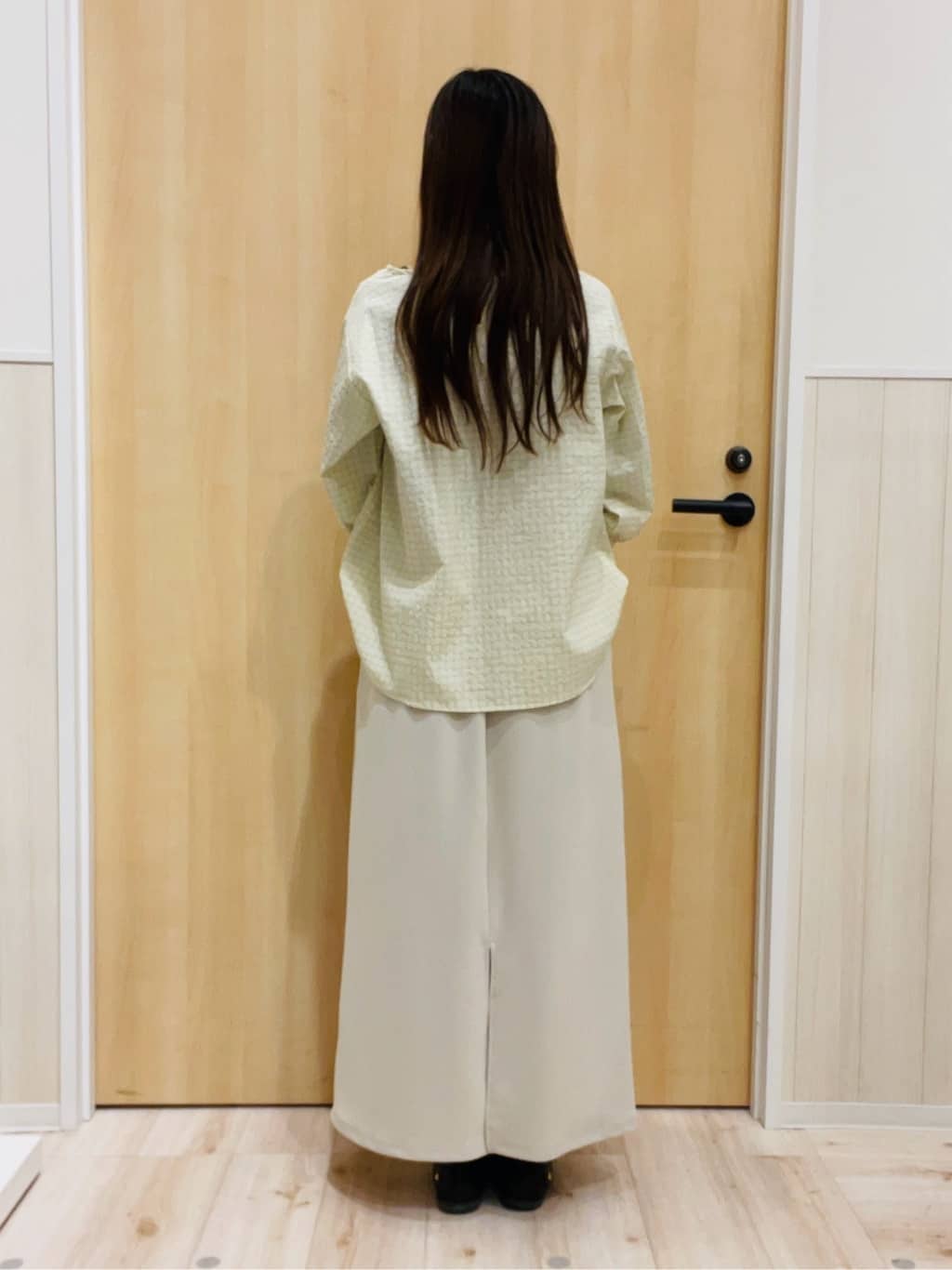 minamiさんの「SHOO･LA･RUE｜【セットアップ可/洗濯機可】上品チェックが好印象 ゆるさら6分袖ブラウス」を使ったコーディネート