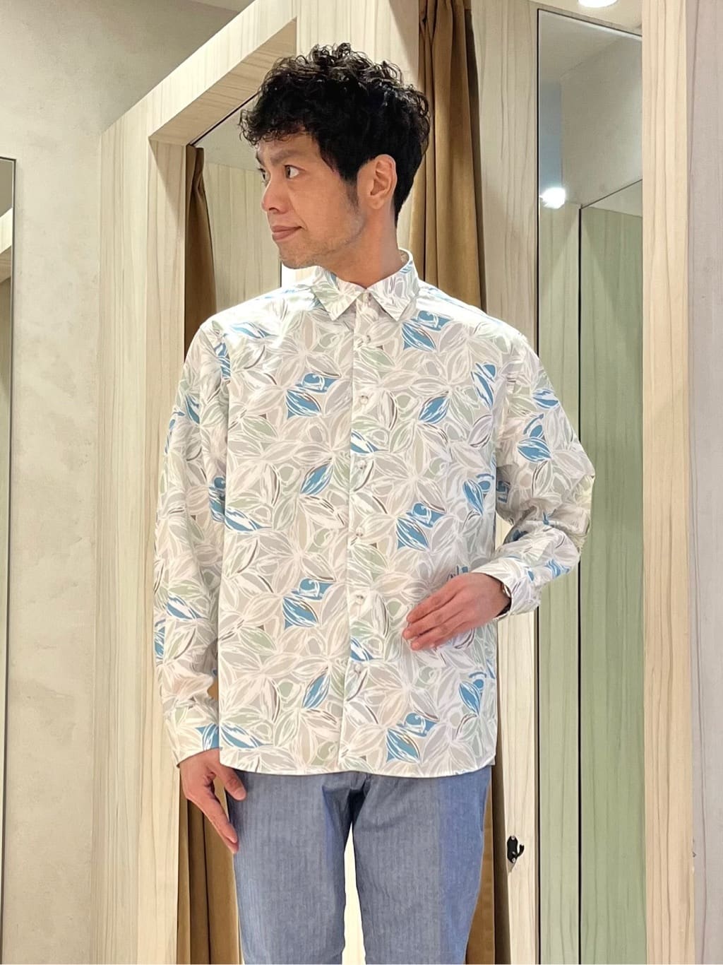 URAさんの「TAKEO KIKUCHI｜ジップアップ 鹿の子 ニット」を使ったコーディネート