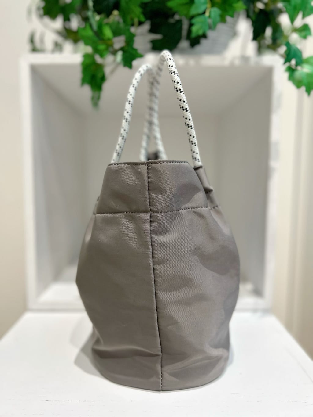 YOUKOさんの「Dessin｜【2WAY/軽量】コードハンドルミニトート」を使ったコーディネート