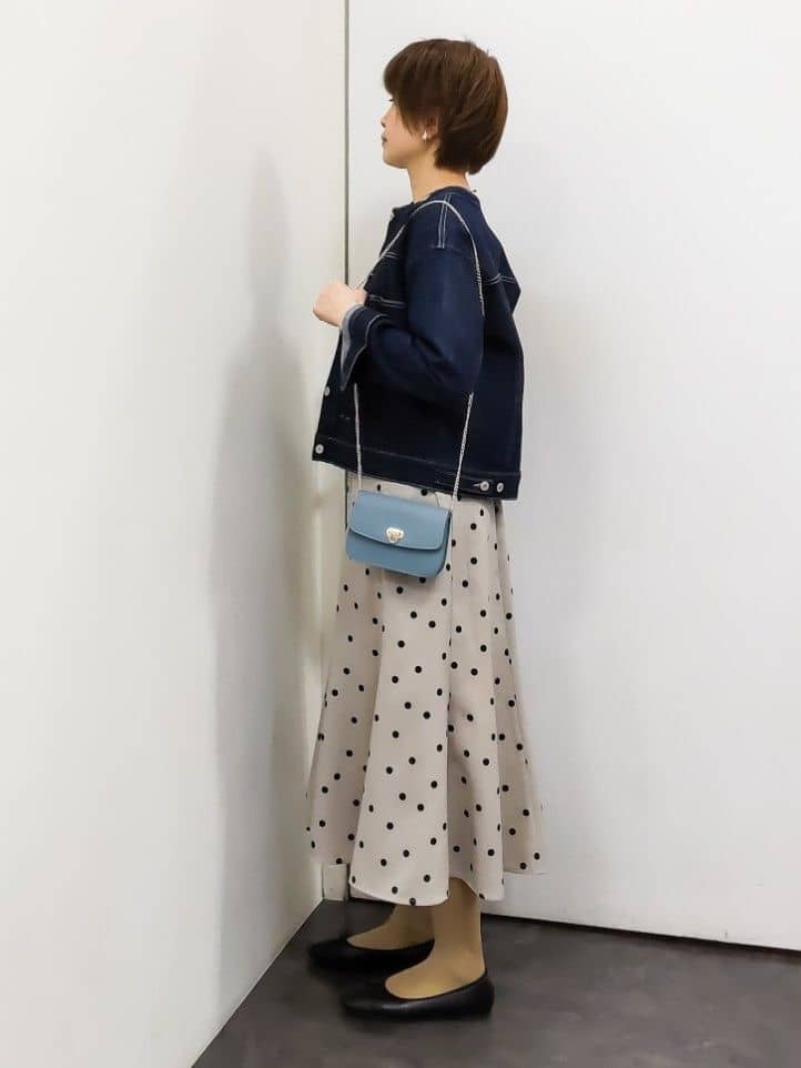 やまちゃんさんの「grove｜着心地軽やか、動きやすいストレッチデニムジャケット」を使ったコーディネート
