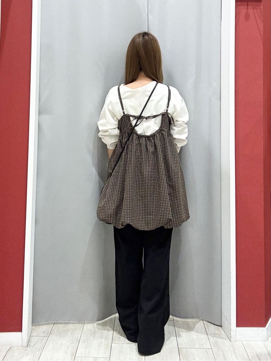 shioさんの「SHOO･LA･RUE｜【洗濯機可/体型カバー/S-LL】後ろ姿も抜かりない ギンガムチェック柄バルーンキャミチュニック」を使ったコーディネート