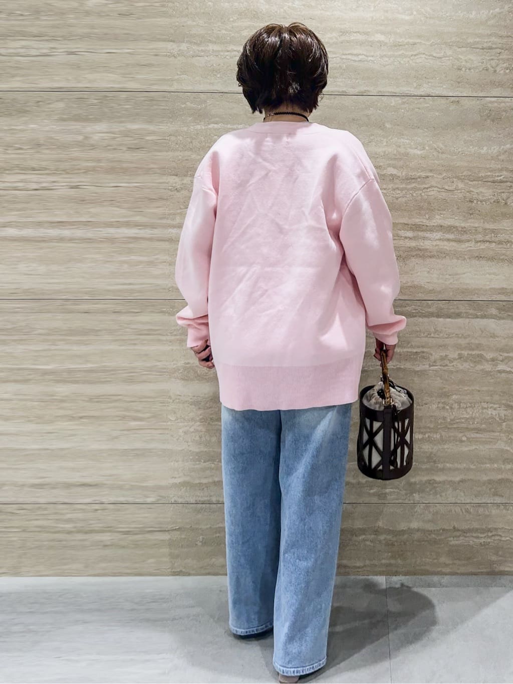 NAMIさんの「OPAQUE.CLIP｜リラクシーロゴプリントTシャツ【洗濯機OK】」を使ったコーディネート
