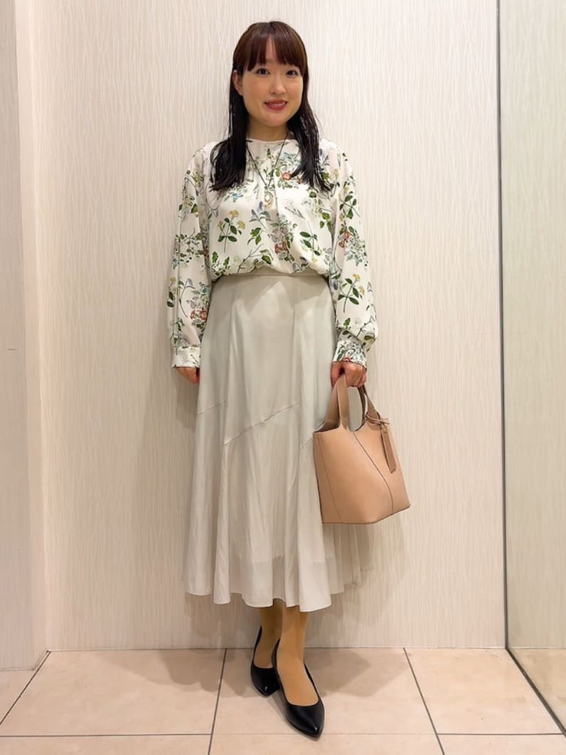 SAHOさんの「UNTITLED｜【花柄/洗える】ボタニカルブラウス」を使ったコーディネート