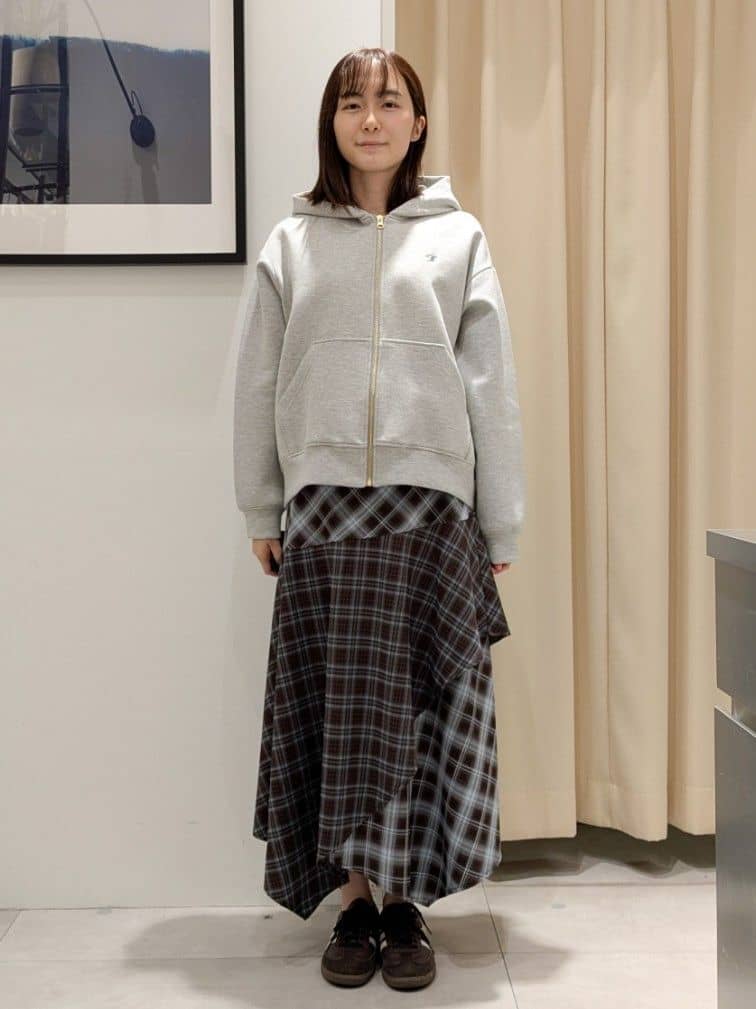 なめさんの「THE SHOP TK｜ダンボールジップパーカ」を使ったコーディネート