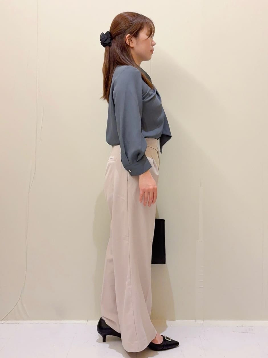 ayumiさんの「OPAQUE.CLIP｜アシメドレープボウタイブラウス【洗濯機OK／イージーアイロン】」を使ったコーディネート