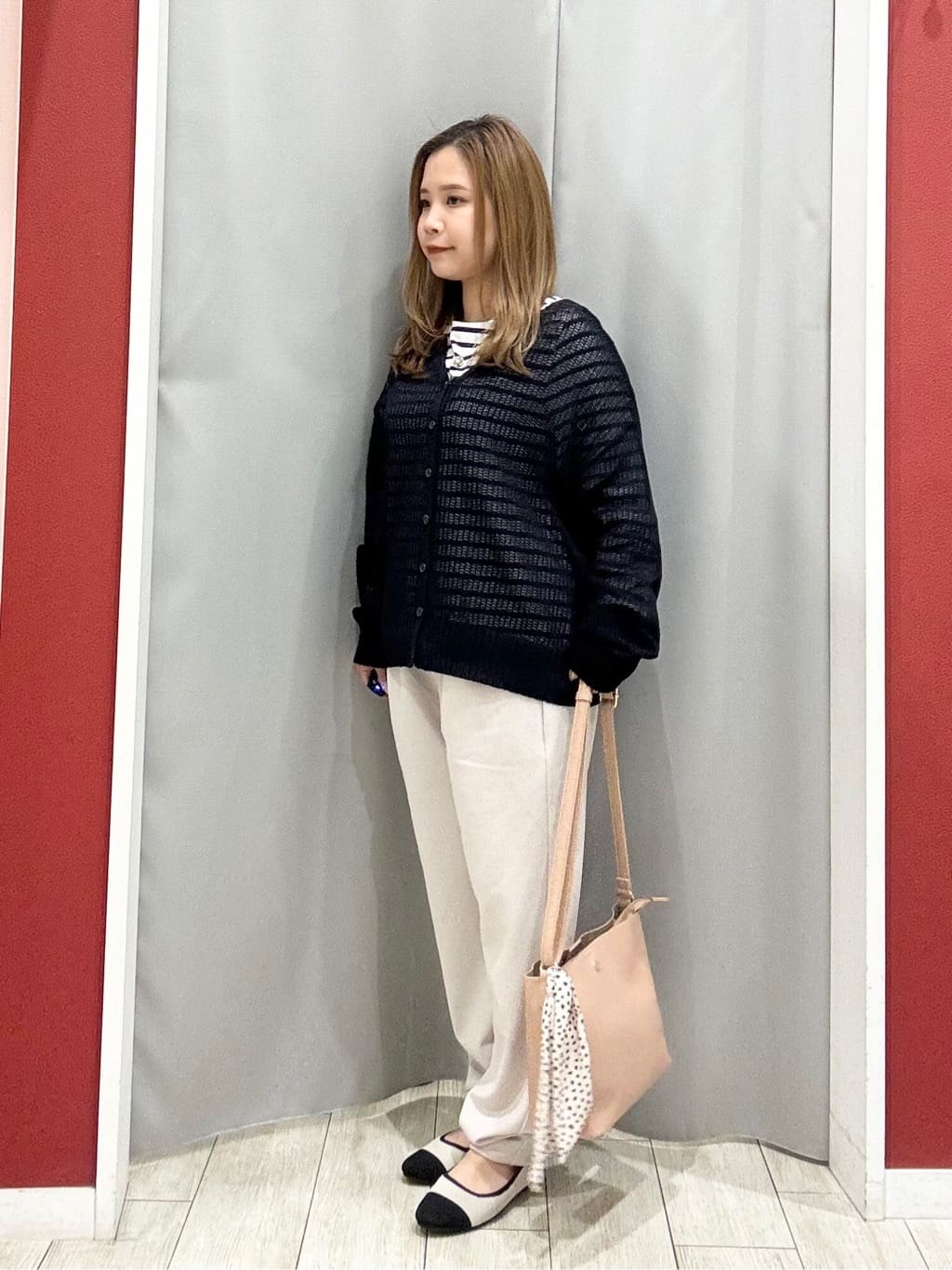shioさんの「SHOO･LA･RUE｜【洗濯機可/S-LL】キーネックでお顔周りすっきり ざっくり編みカーディガン」を使ったコーディネート