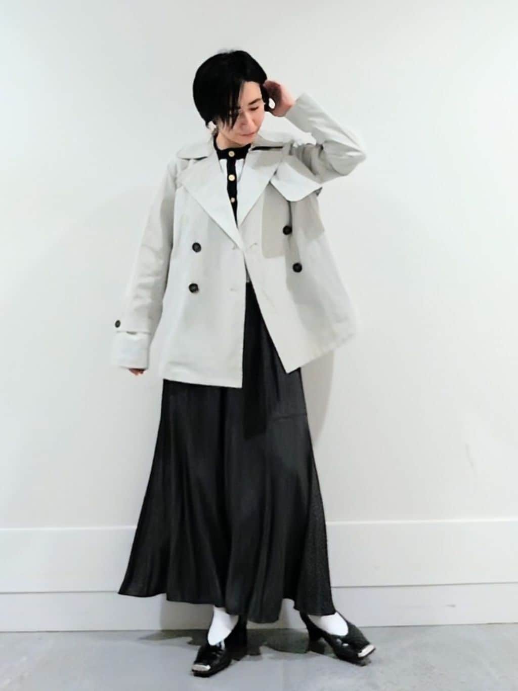 ミズタさんの「UNTITLED｜【定番人気/はっ水/洗える】タスランショートトレンチコート」を使ったコーディネート