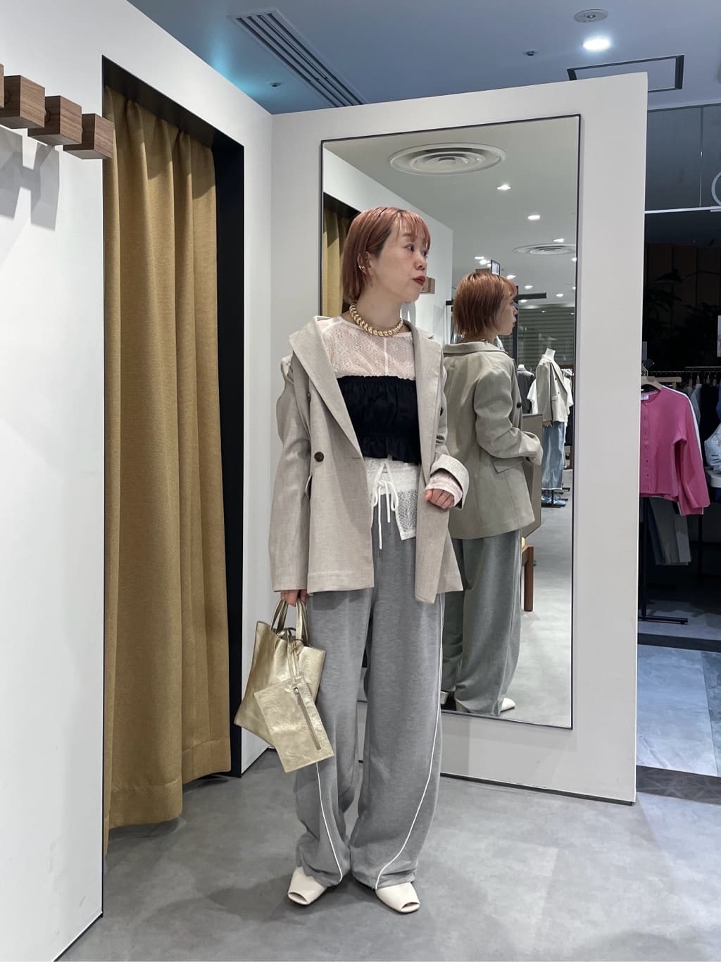 mikuさんの「INDIVI｜【一部店舗限定】パイピング裏毛ワイドパンツ」を使ったコーディネート