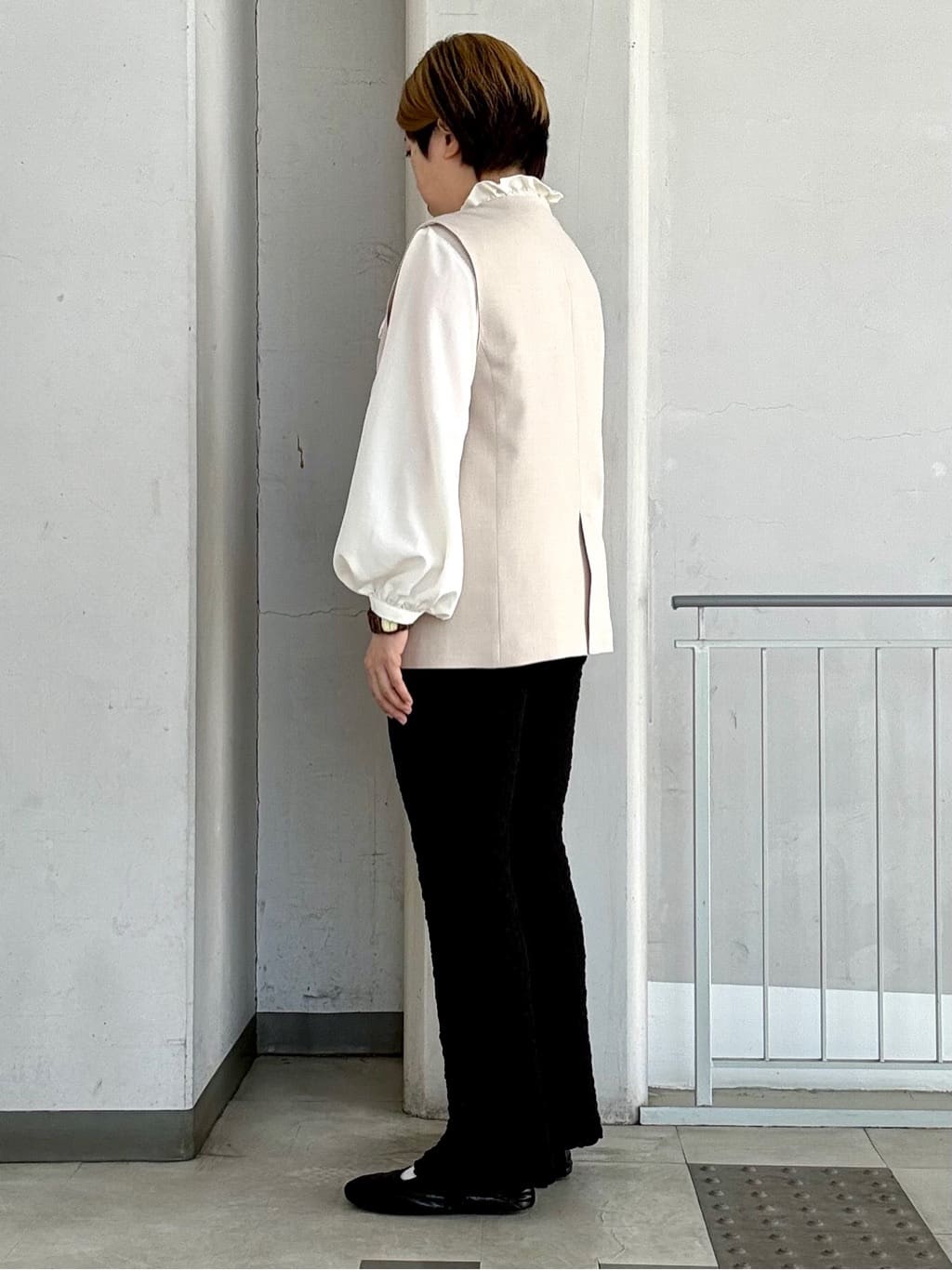 aiさんの「THE SHOP TK｜【通勤にもカジュアルにも】CAVIAN ジレ/セットアップ可」を使ったコーディネート