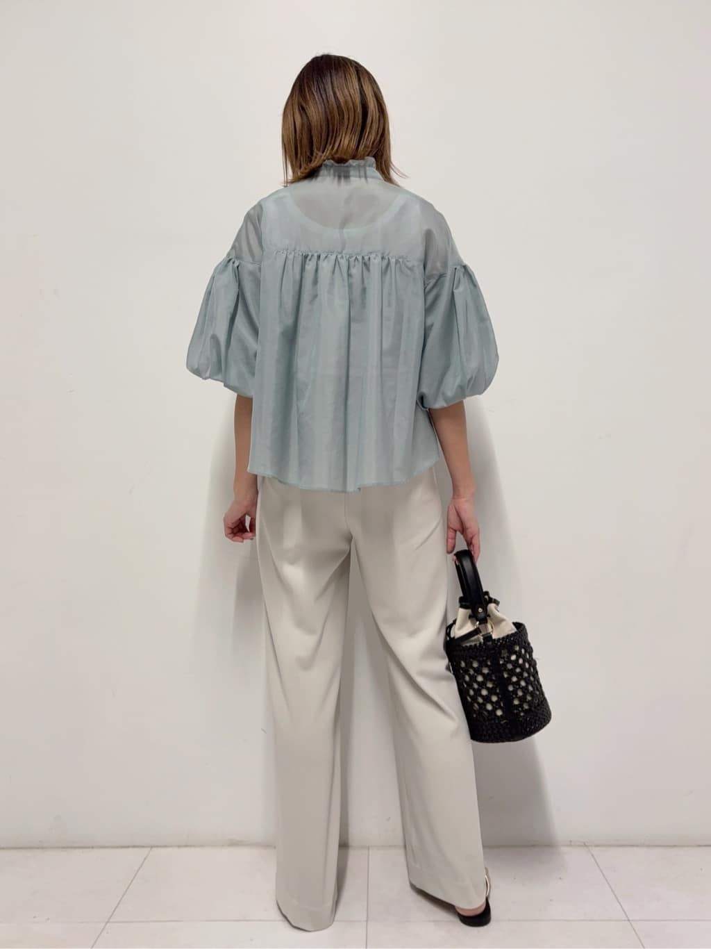 Nishijimaさんの「DRESSTERIOR｜【1枚で着映え/ウォッシャブル】スタンドフリルボリュームスリーブブラウス」を使ったコーディネート