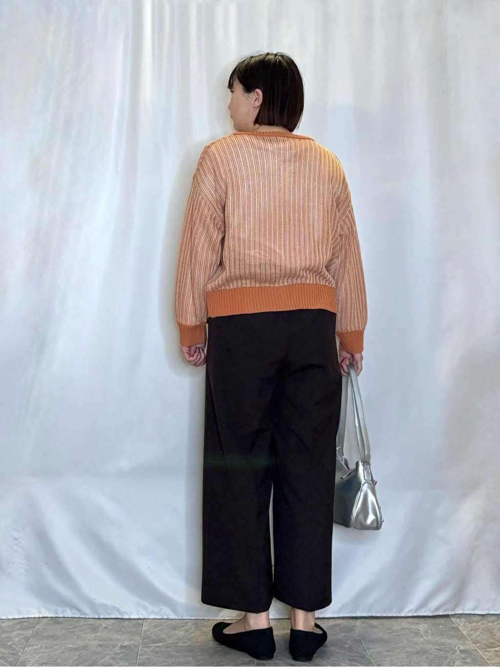 ネリさんの「SHOO･LA･RUE｜【洗濯機可/S-LL】キーネックでお顔周りすっきり ざっくり編みカーディガン」を使ったコーディネート