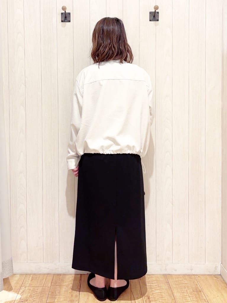 あいこさんの「SHOO･LA･RUE｜【S-LL】サッと羽織れてきれい見え　フラップポケット ノーカラーブルゾン」を使ったコーディネート
