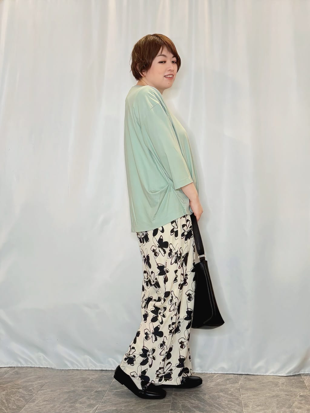 たみさんの「SHOO･LA･RUE｜【UV/体型カバー】とろみフロントタック7分袖ゆるトップス」を使ったコーディネート
