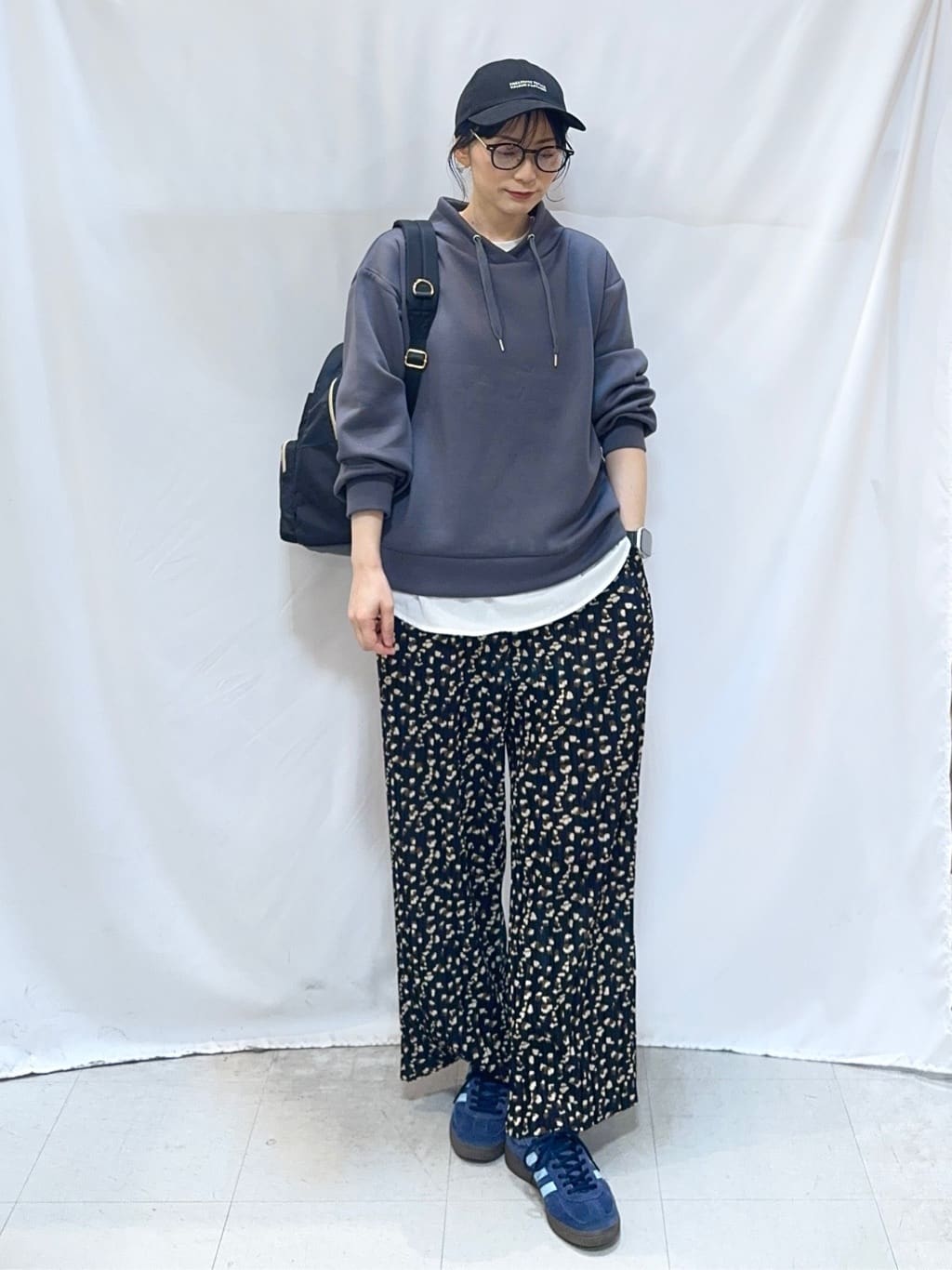 𝐇𝐢𝐫𝐨𝐦𝐢さんの「SHOO･LA･RUE｜もちさらなめらかタッチ 大人が楽を叶える、パーカ風トップス」を使ったコーディネート