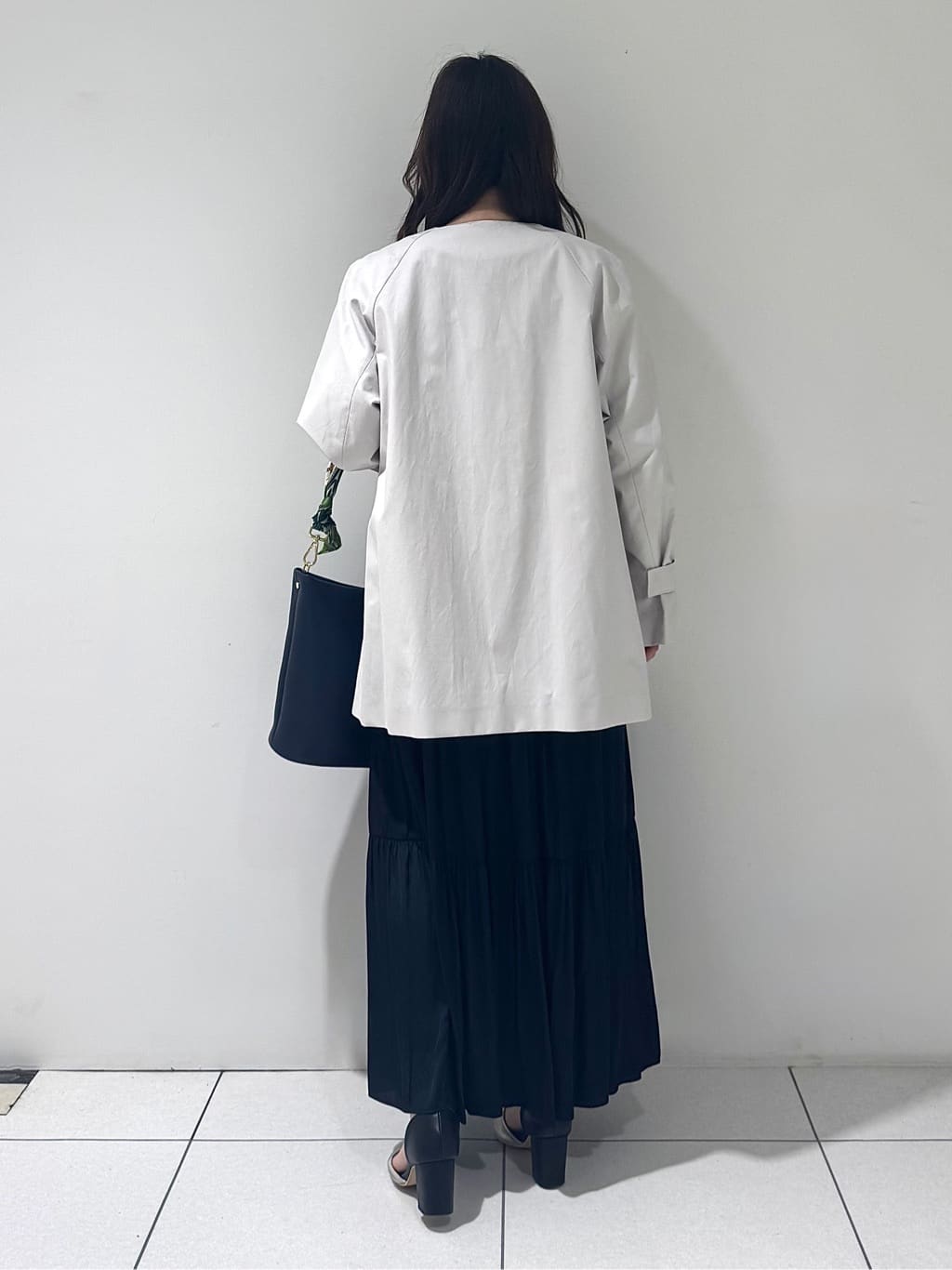 そんさんの「INDIVI｜【撥水/軽量】ミドル丈 ミニマルトレンチコート」を使ったコーディネート