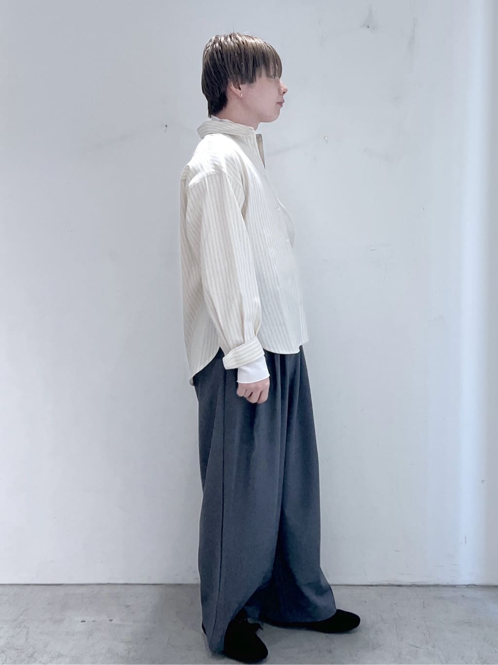 JINさんの「OPAQUE.CLIP｜レギュラーカラーシャツ／ストライプアソート【洗濯機OK】」を使ったコーディネート