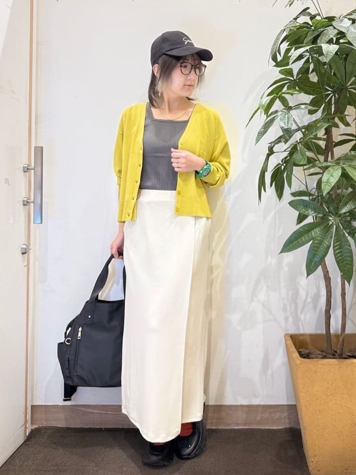 misakiさんの「SHOO･LA･RUE｜【洗濯機可/UV】さらっとしたタッチが心地よい ショート丈 Vネックカーディガン」を使ったコーディネート