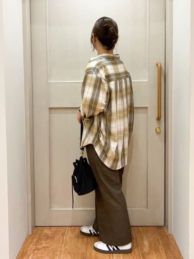 kawaさんの「SHOO･LA･RUE｜【洗濯機可/S-LL】程よい抜け感 大人のチェックシャツ」を使ったコーディネート